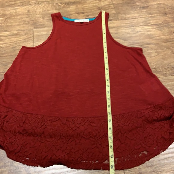 Hint of mint warm red lace bottom flowy tank top - Picture 9 of 10